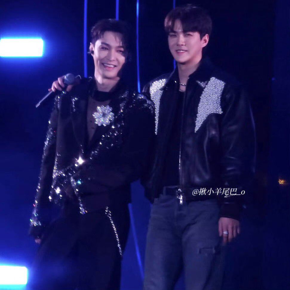 A moment captured by Lay (EXO)'s fan