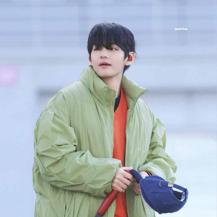 Foto aktivitas terbaru V (BTS)