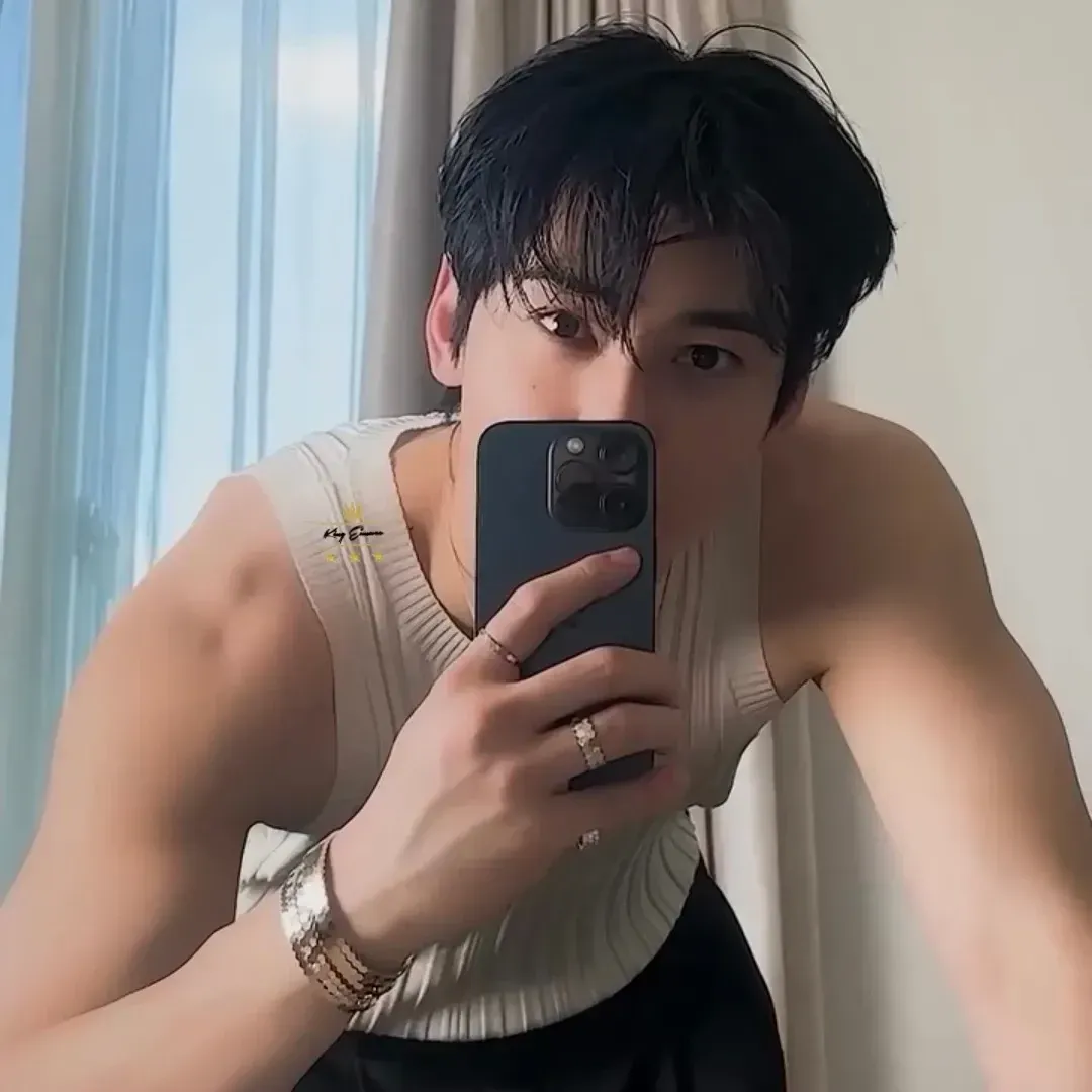 Latest photo of Eunwoo (ASTRO)