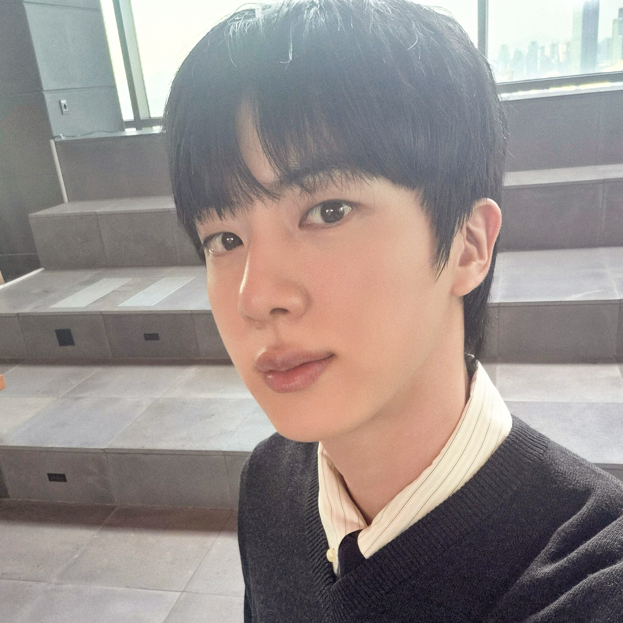 Foto aktivitas terbaru Jin (BTS)