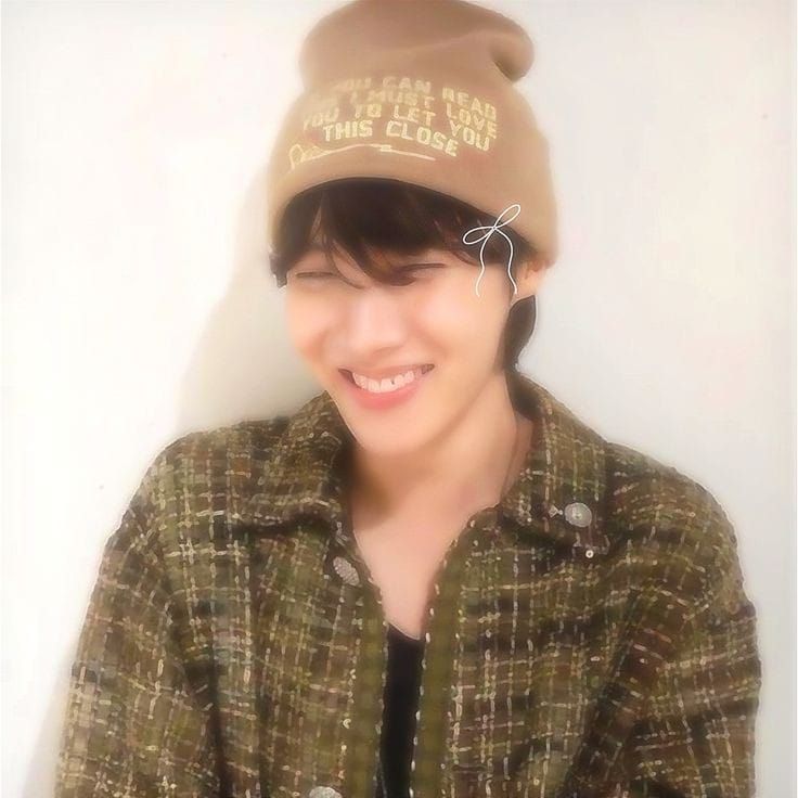 Foto terbaru j-hope (BTS)