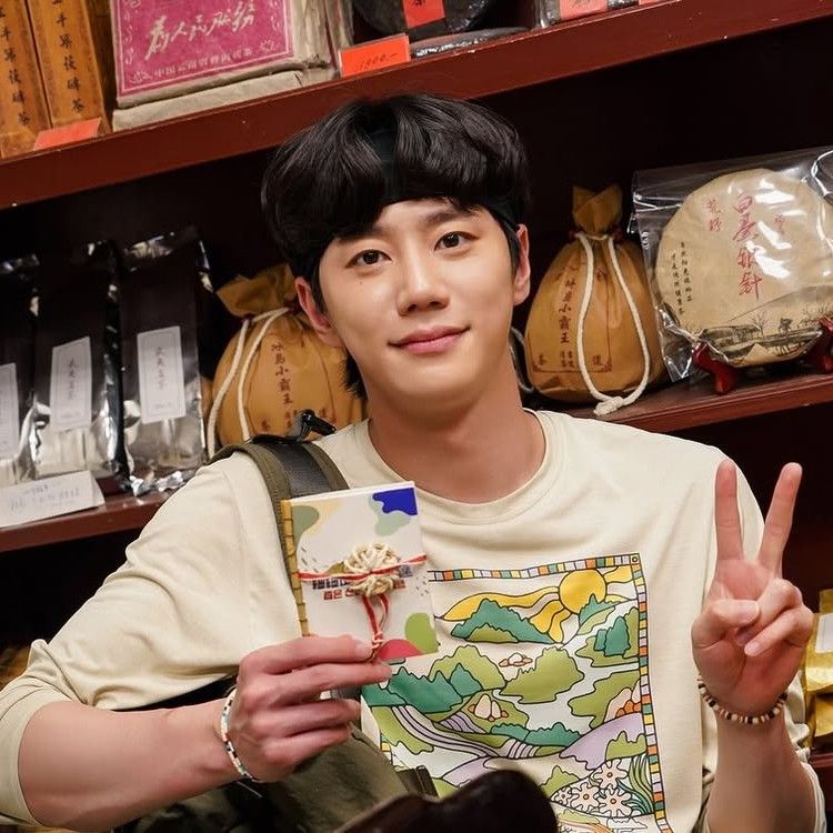 Behind-the-scenes cut of Lee Junyoung