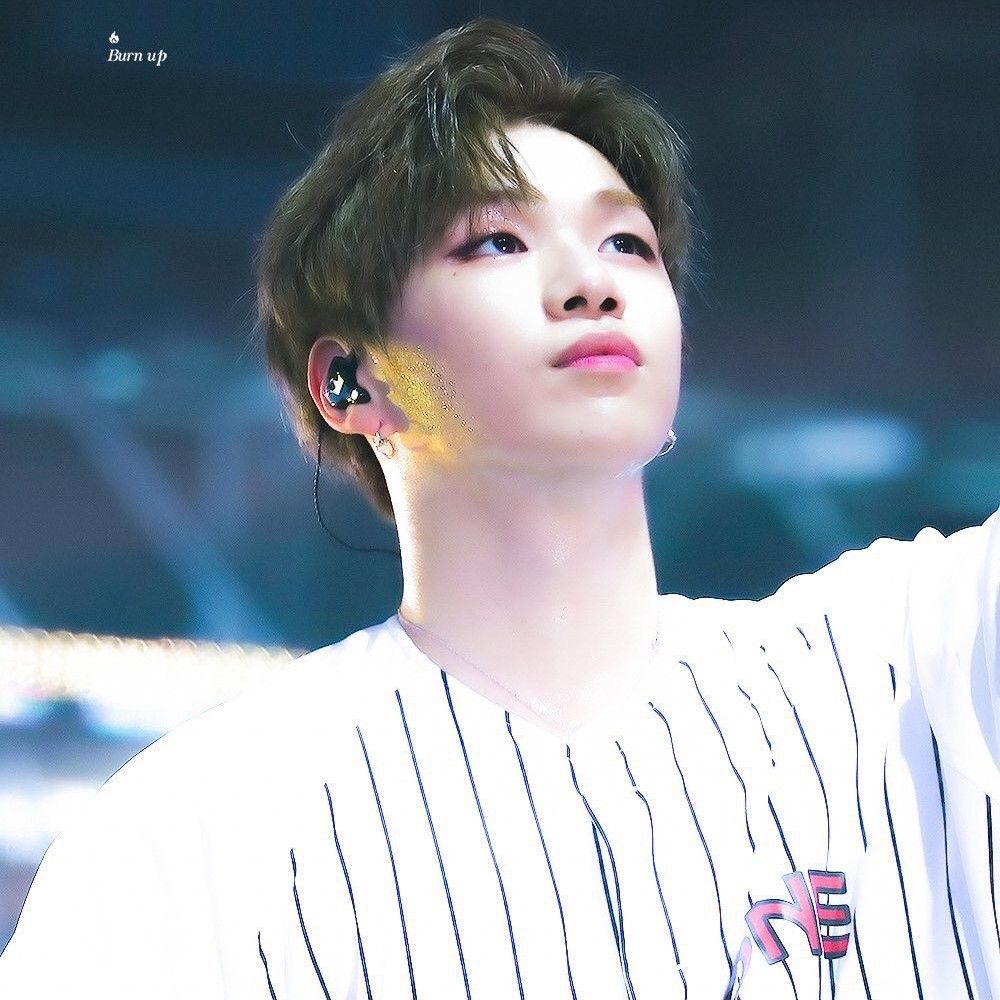 강다니엘의 비하인드 컷