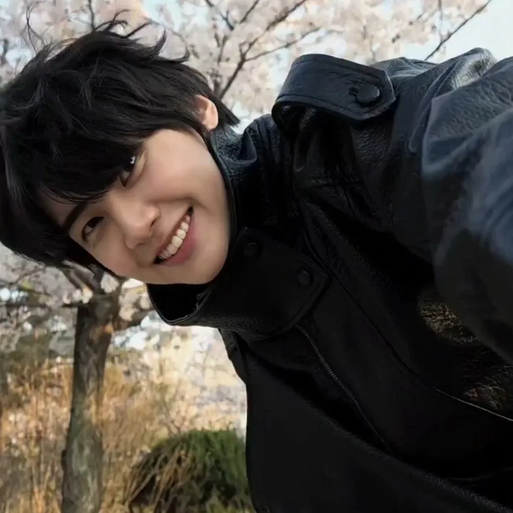 A moment captured by Lee Jinhyuk's fan