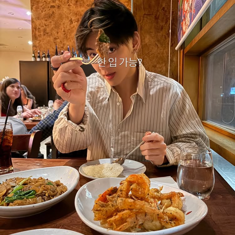뷔 (방탄소년단)의 비하인드 컷