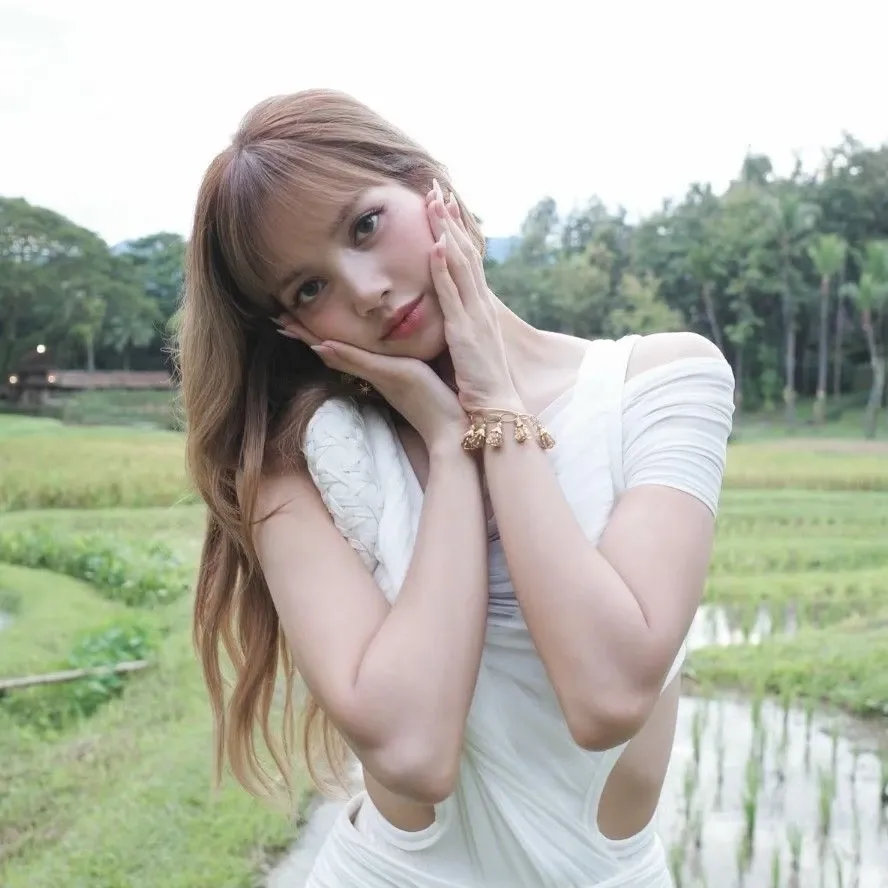 Foto terbaru Lisa (BLACKPINK)