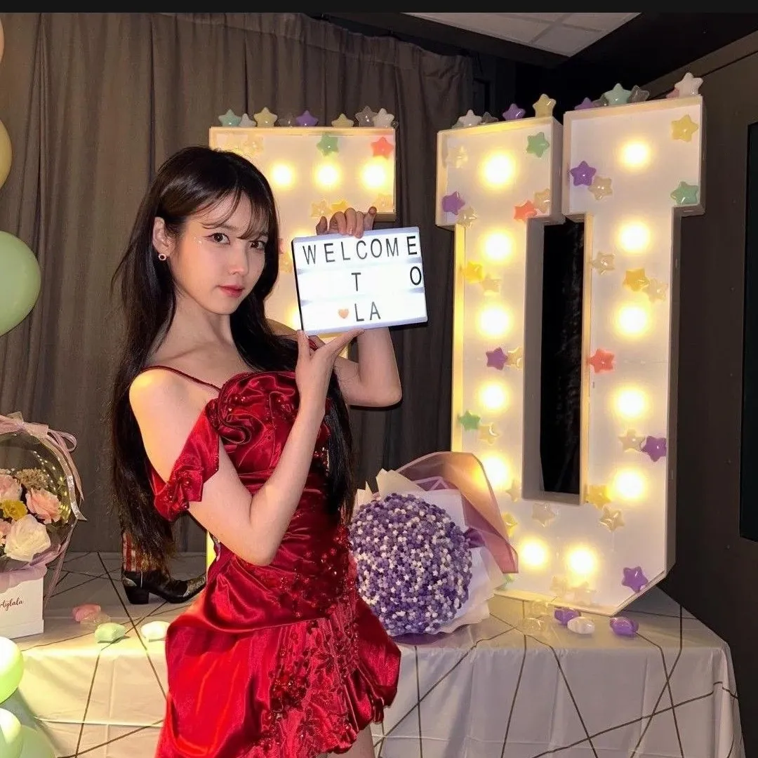 Foto aktivitas terbaru IU