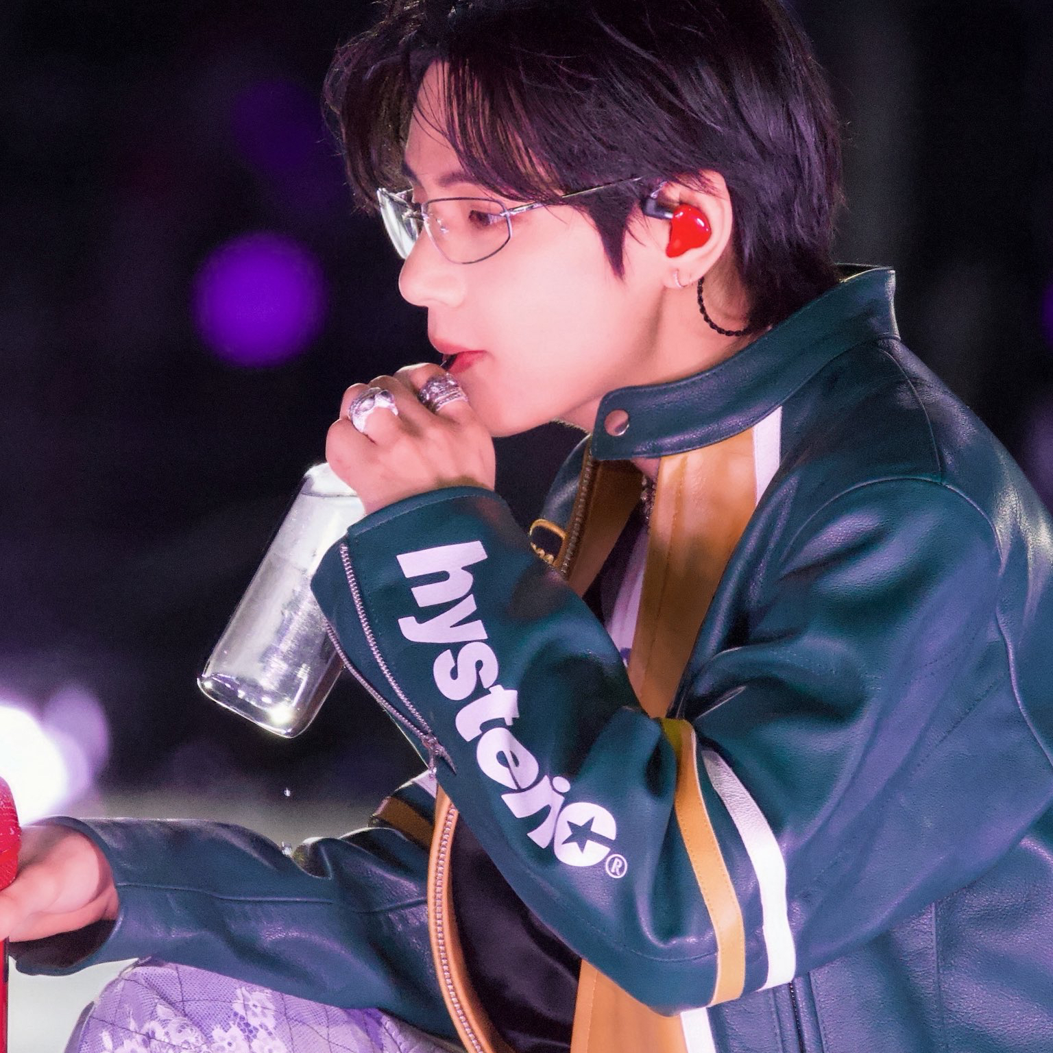 Behind-the-scenes cut of V (BTS)