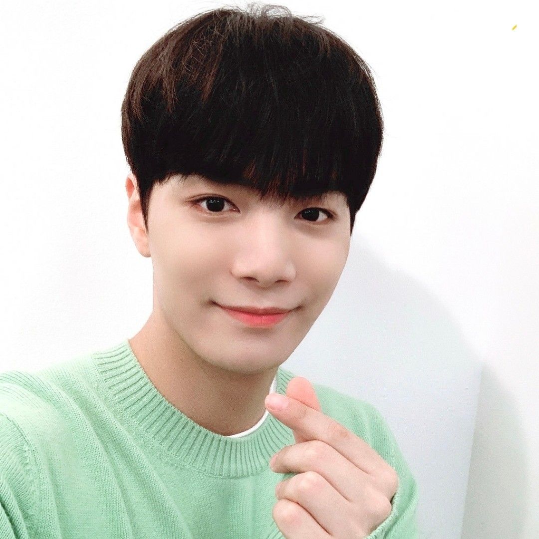 A moment captured by Kim Jonghyeon's fan