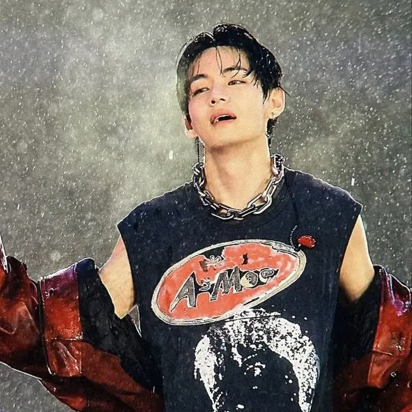 뷔 (방탄소년단)의 최신 사진