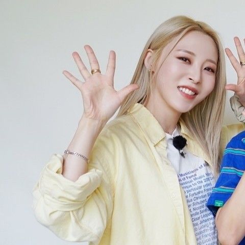 Recent activity shot of MAMAMOO