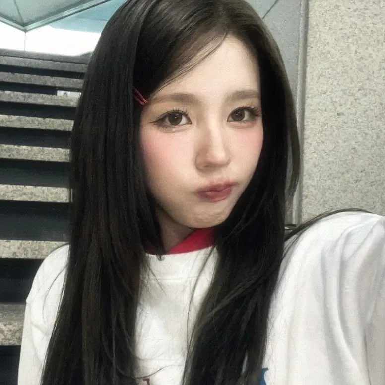 Latest photo of Miyeon (i-dle)