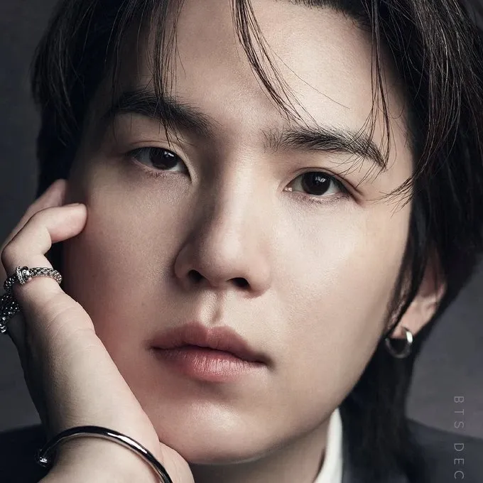 Foto aktivitas terbaru SUGA (BTS)