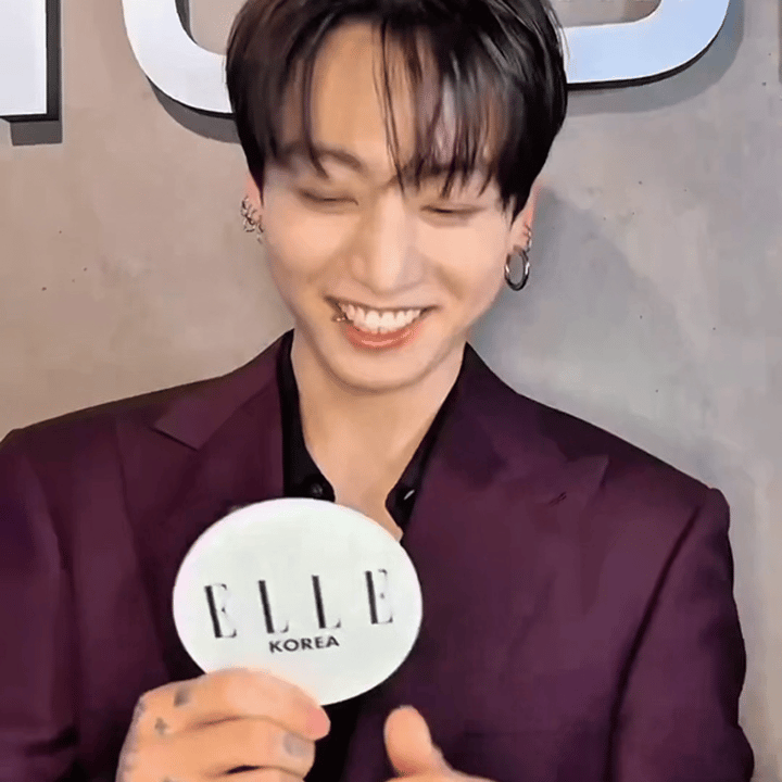 Foto aktivitas terbaru Jungkook (BTS)