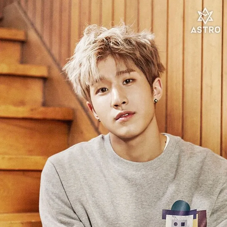 A moment captured by Jinjin (ASTRO)'s fan