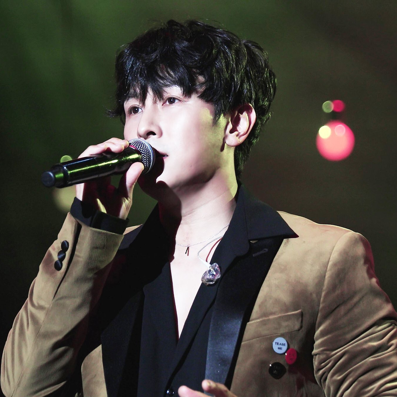 A moment captured by Kim Dongwan (SHINHWA)'s fan