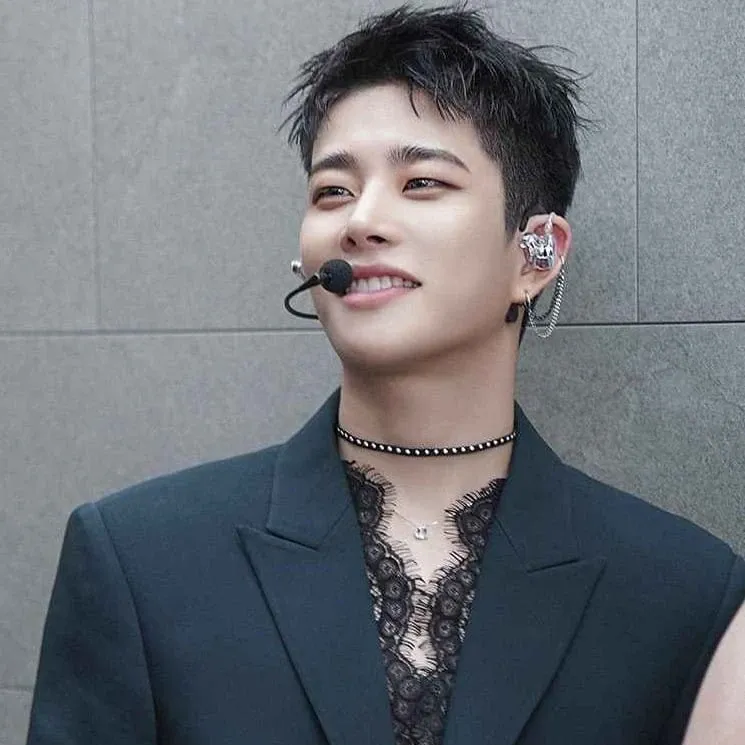 A moment captured by MJ (ASTRO)'s fan