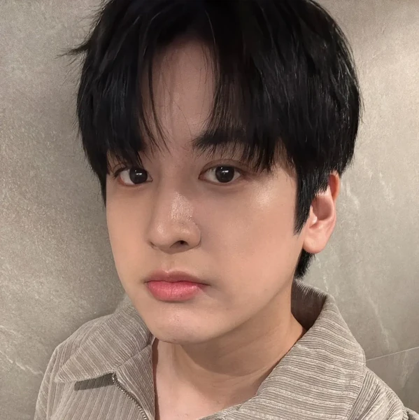 Foto profil CHAN (iKON) terpopuler hasil voting