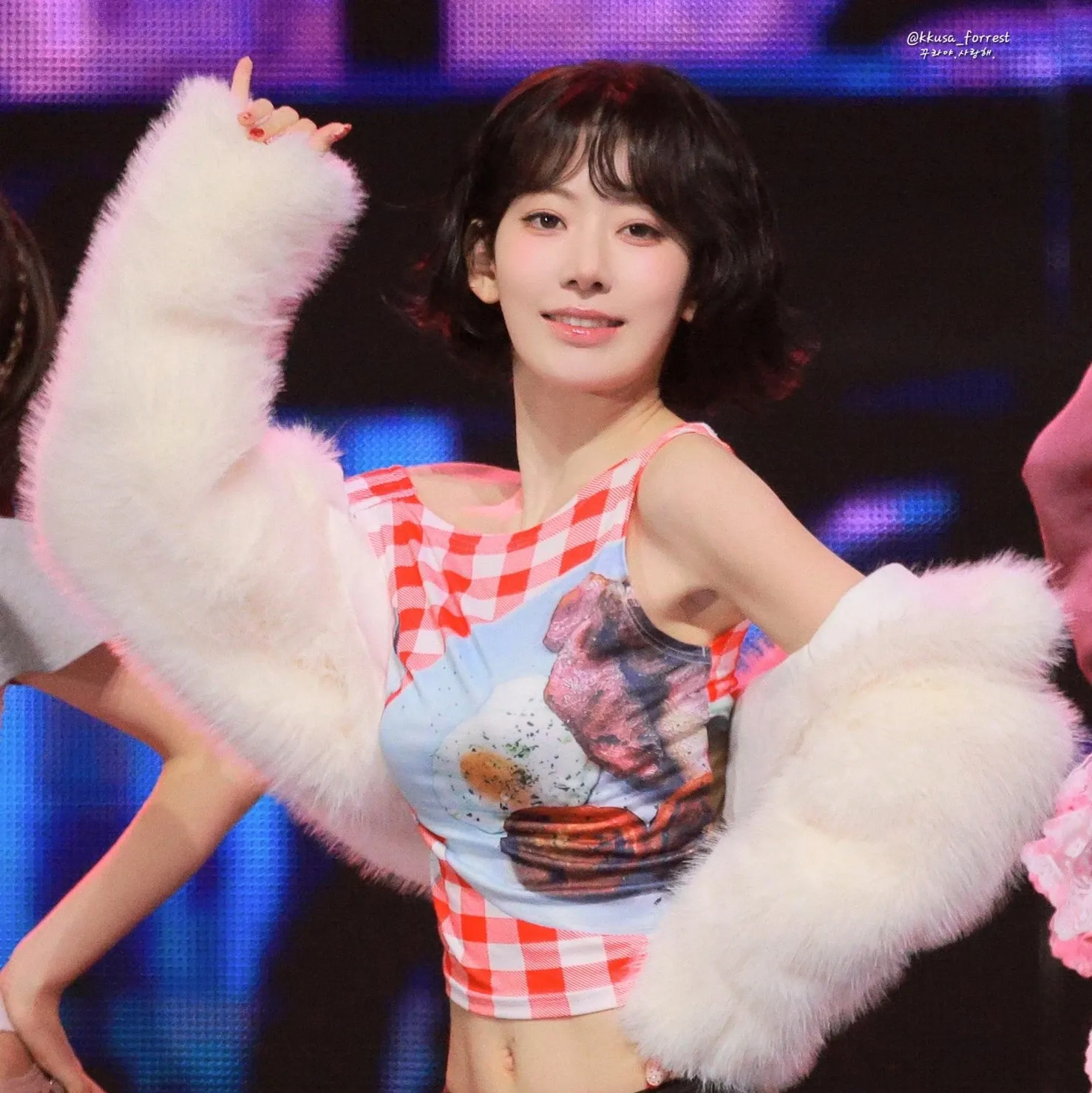 Behind-the-scenes cut of Sakura (LE SSERAFIM)