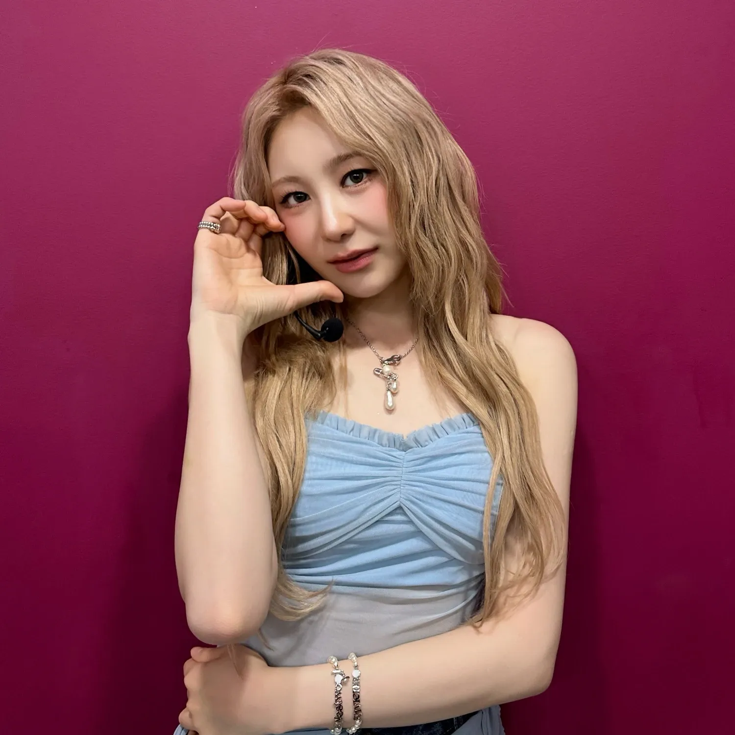 Behind-the-scenes cut of Lee Chaeyeon