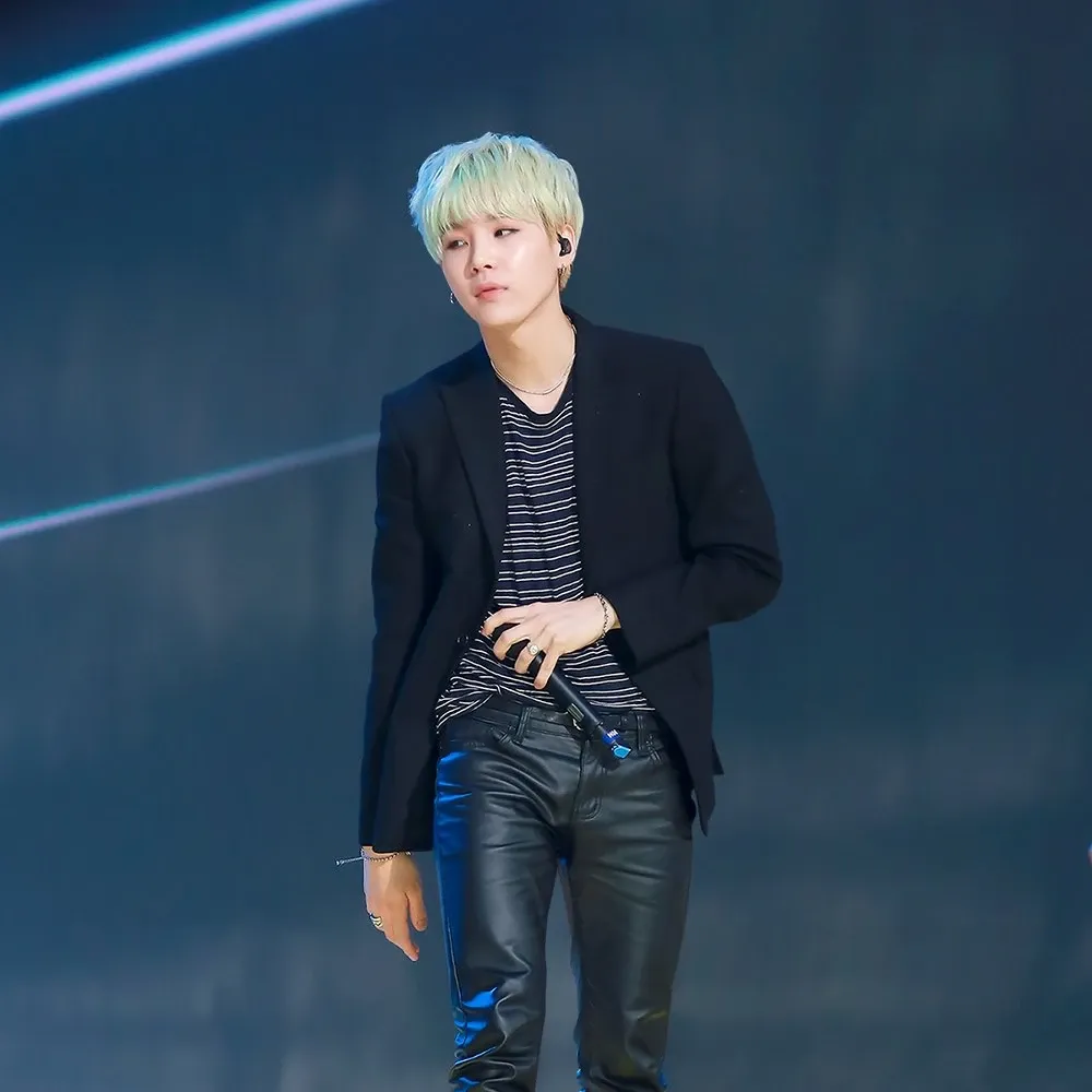 Potret di balik layar SUGA (BTS)