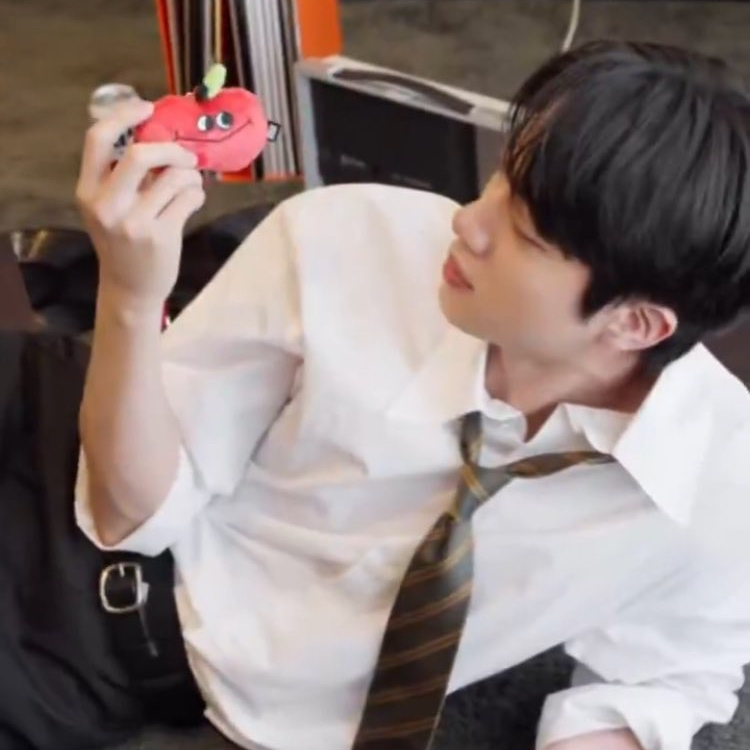 진 (방탄소년단) 최근 활동샷