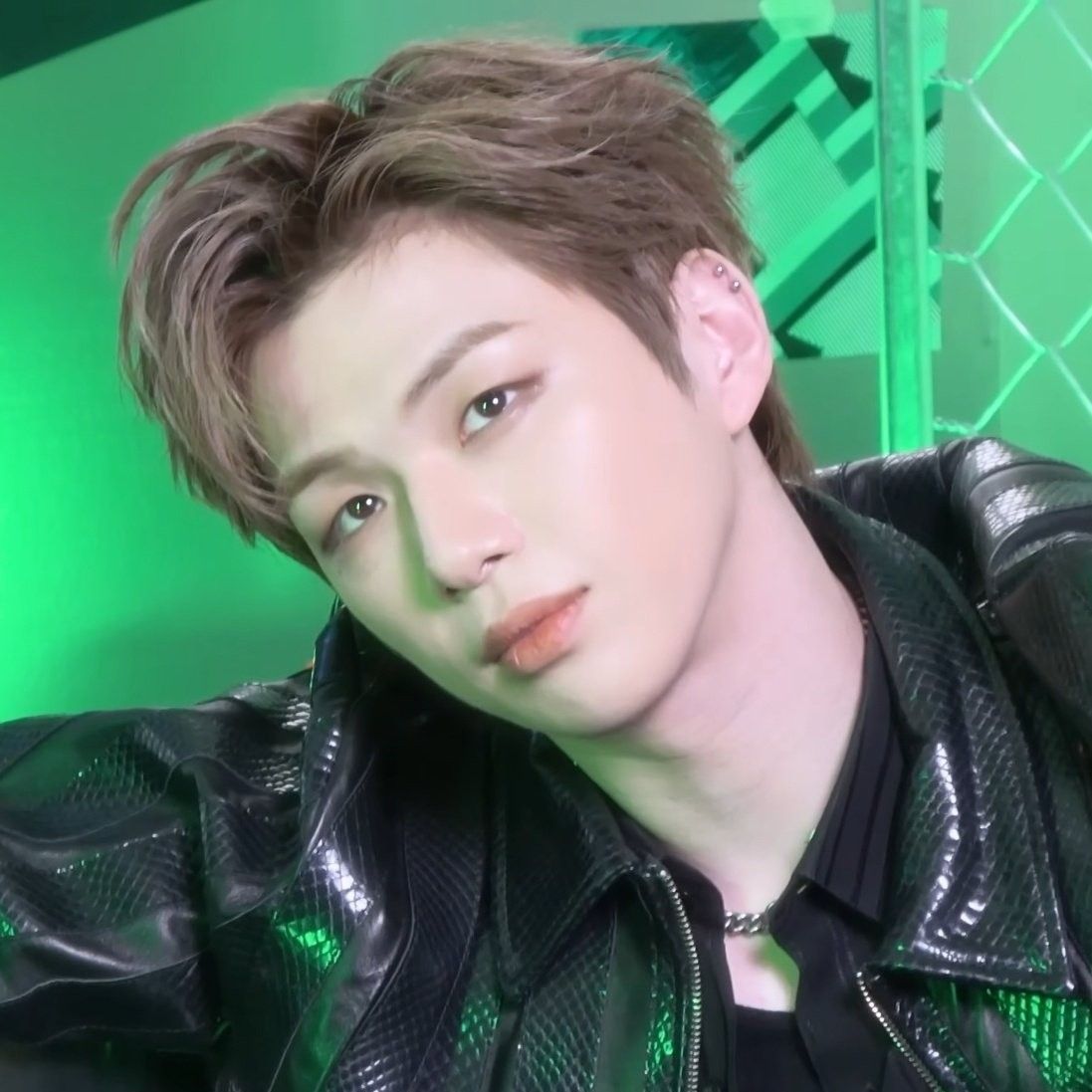 カン・ダニエルの舞台裏ショット