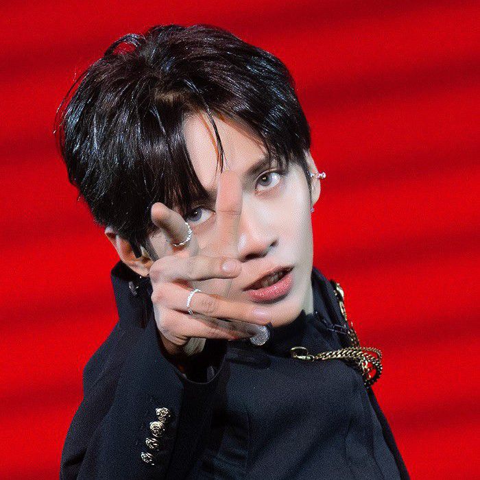 A moment captured by JL (AHOF)'s fan