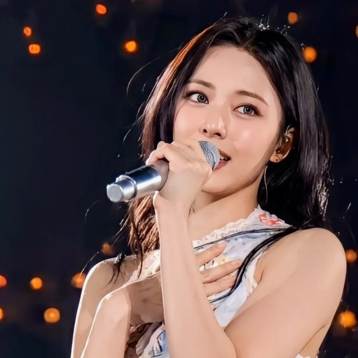 Foto terbaru Tzuyu (TWICE)