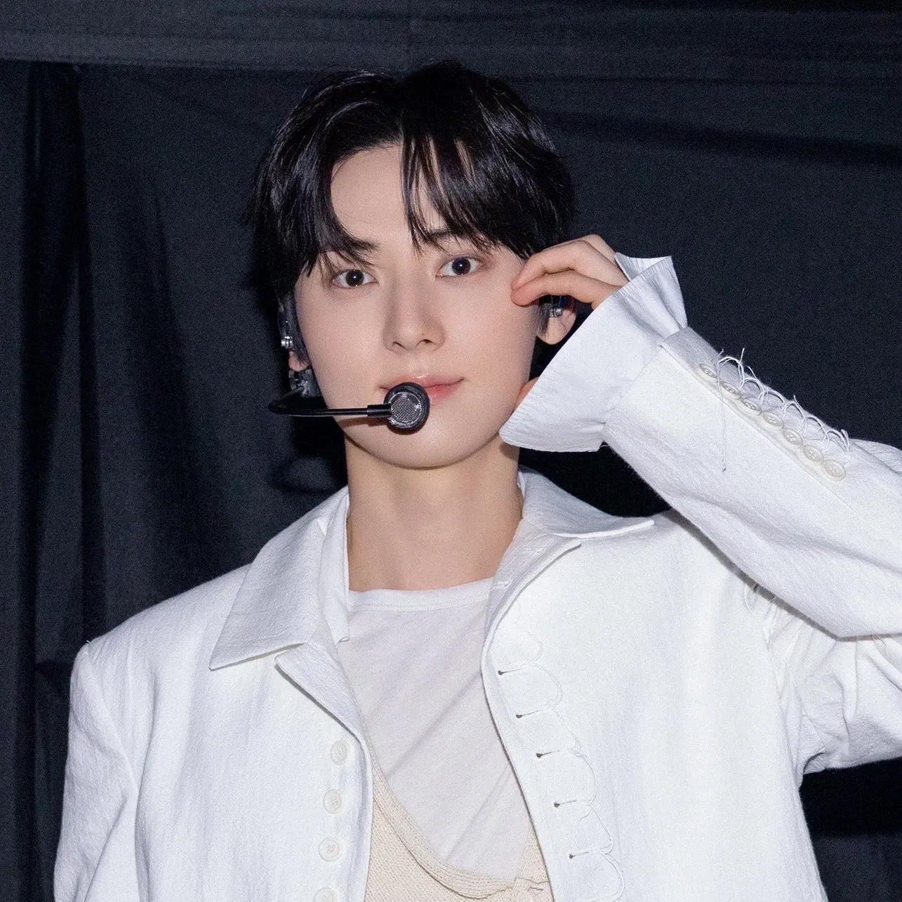 Behind-the-scenes cut of Hwang Minhyun