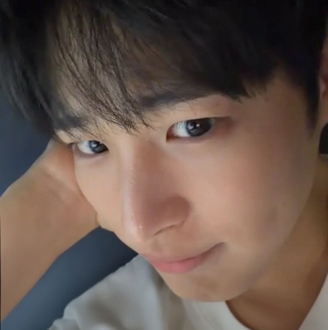 Behind-the-scenes cut of Choi Byungchan