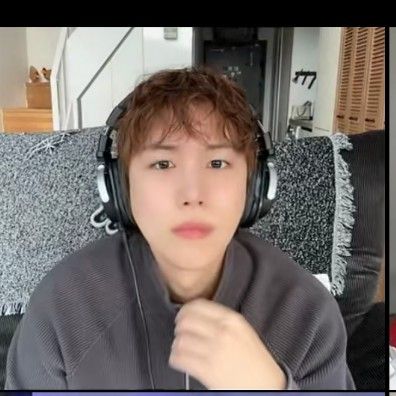 A moment captured by Wow (A.C.E)'s fan