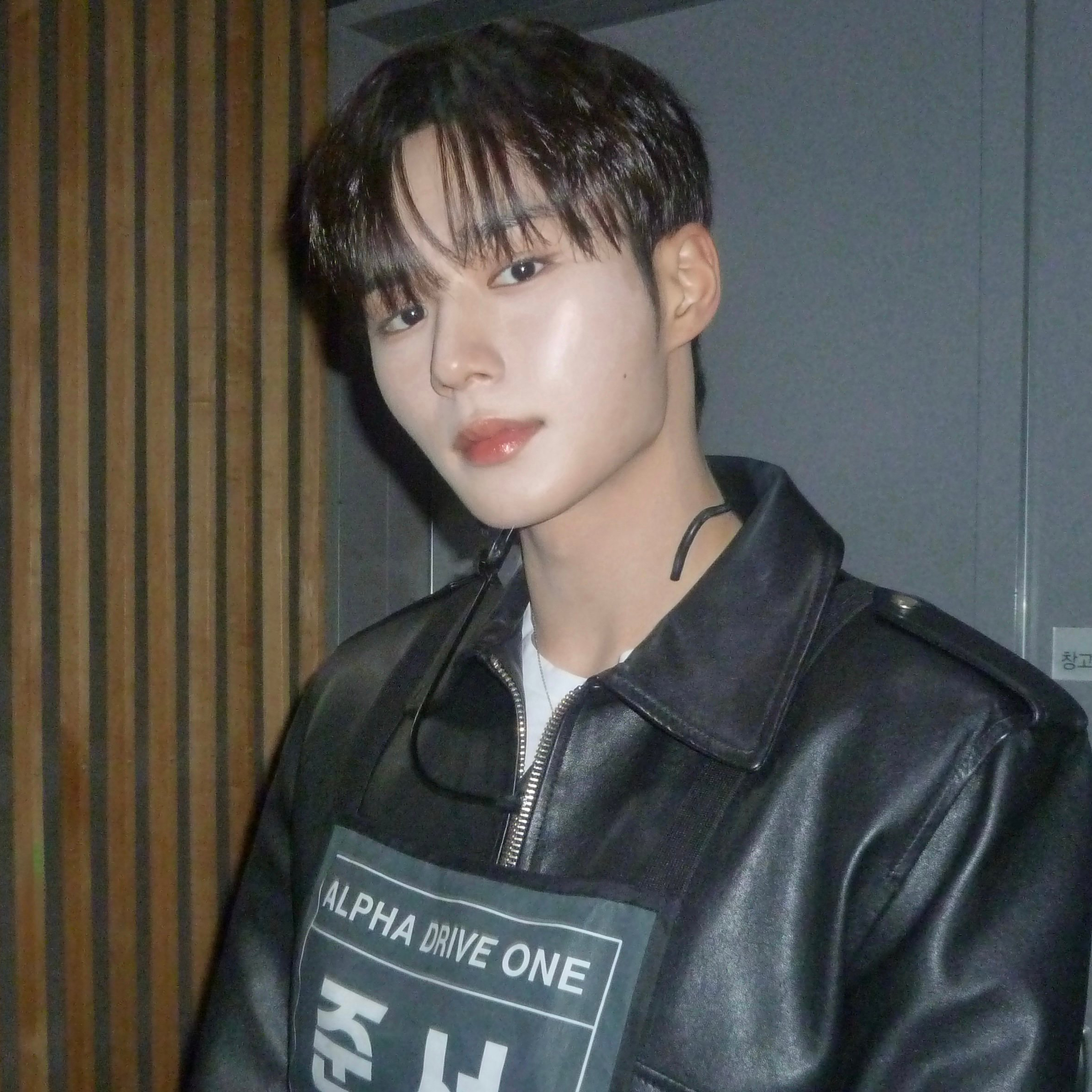 Behind-the-scenes cut of Kim Junseo (ALPHA DRIVE ONE)