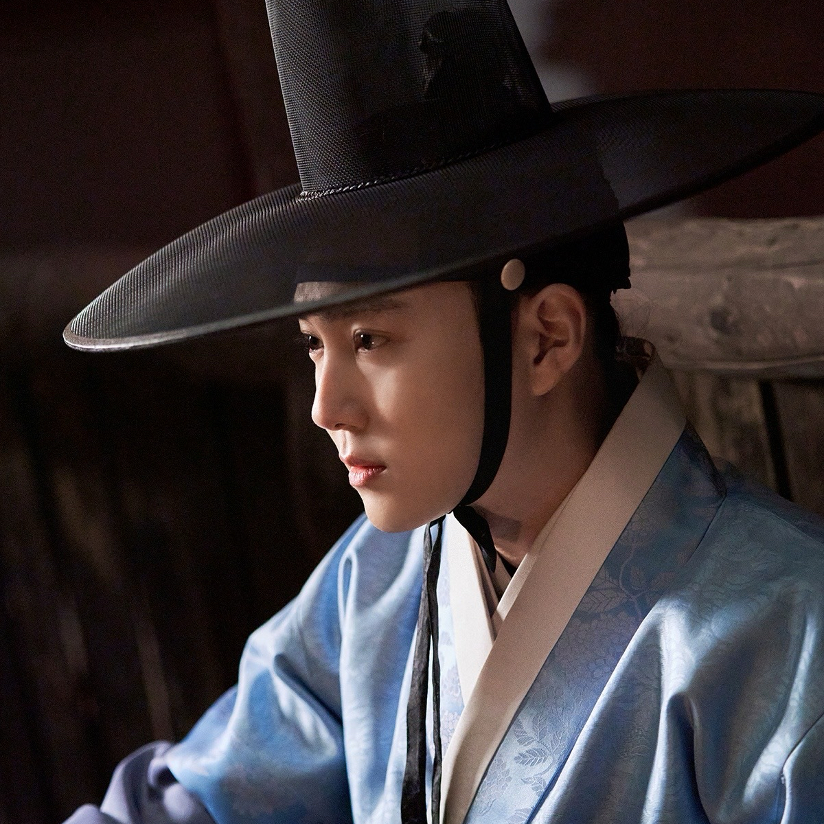 Behind-the-scenes cut of EXO