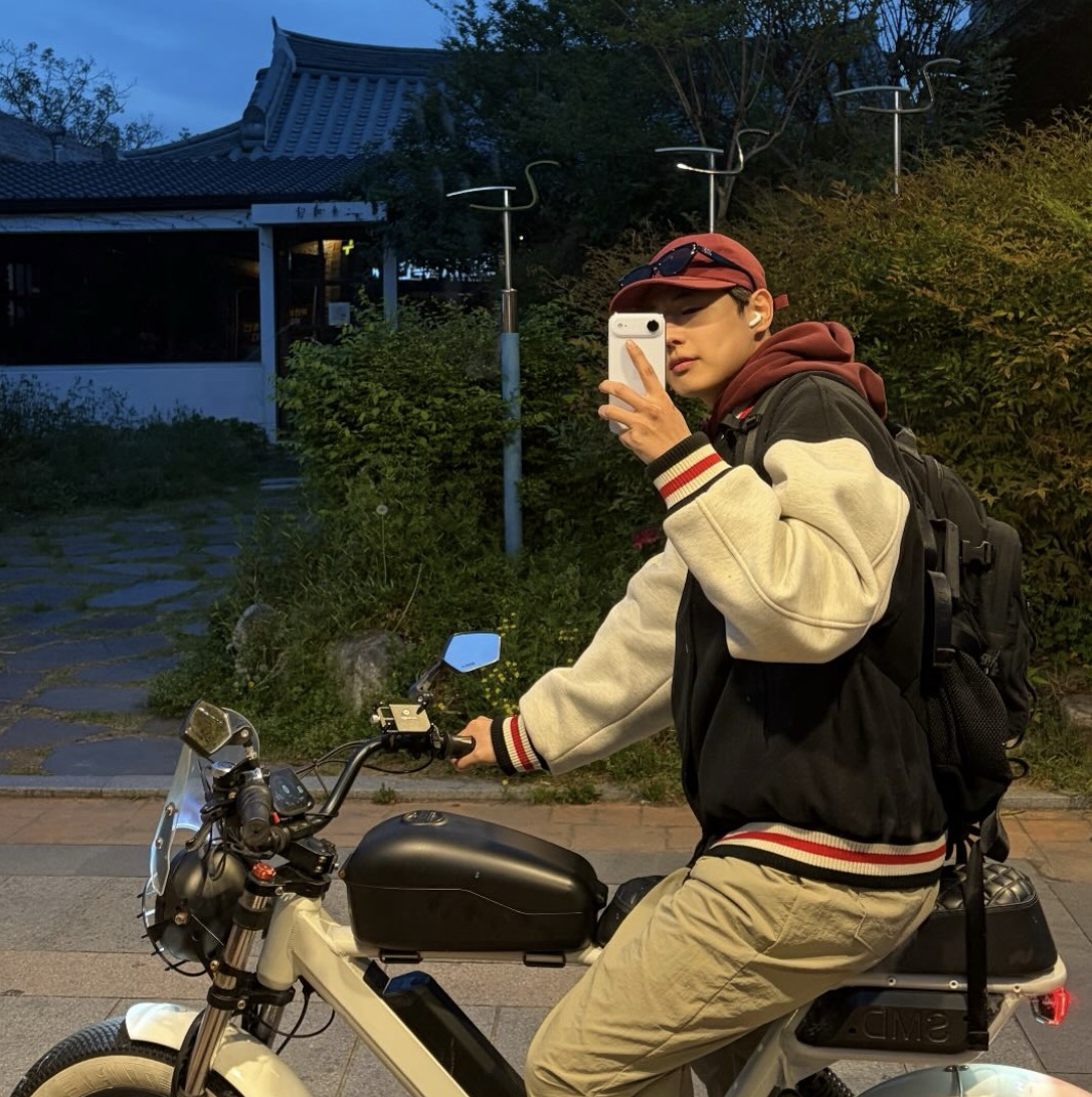 Latest photo of Choi Byungchan