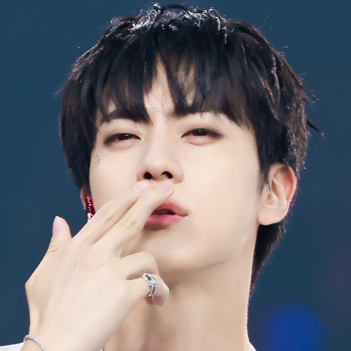 진 (방탄소년단)의 비하인드 컷