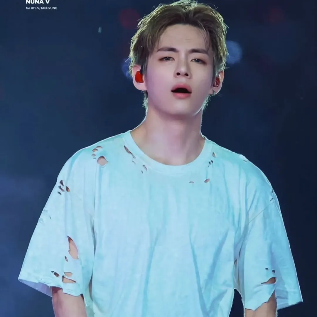 뷔 (방탄소년단) 최근 활동샷