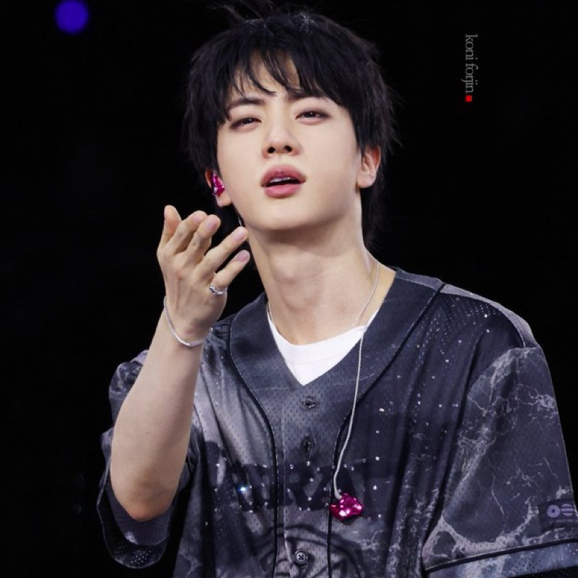 진 (방탄소년단)의 최신 사진