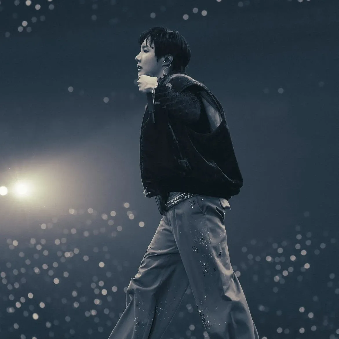 Momen yang diabadikan oleh penggemar j-hope (BTS)