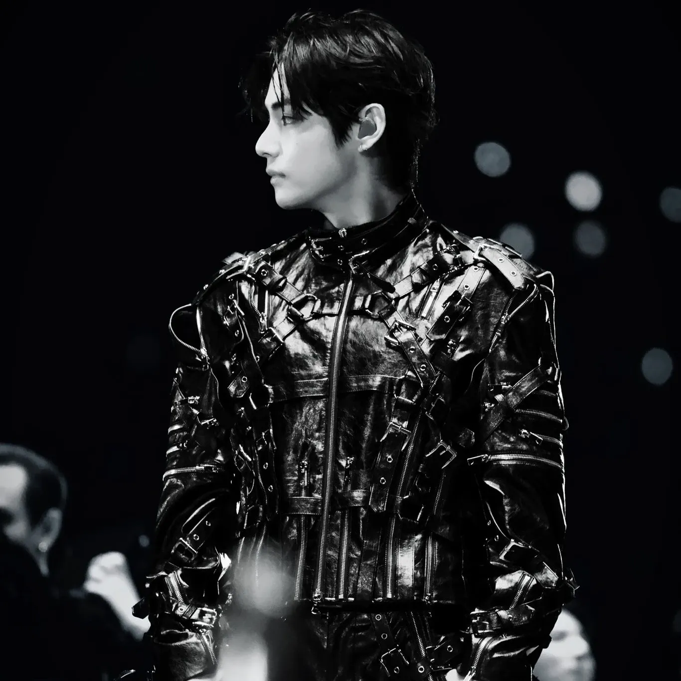 Behind-the-scenes cut of V (BTS)