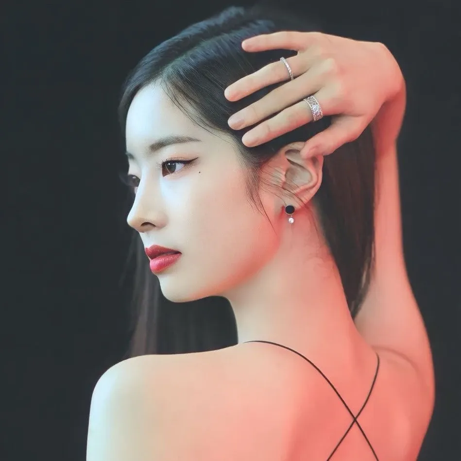 Foto aktivitas terbaru TWICE