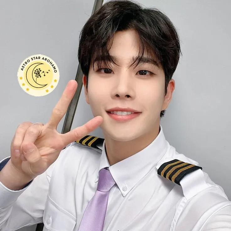 A moment captured by MJ (ASTRO)'s fan