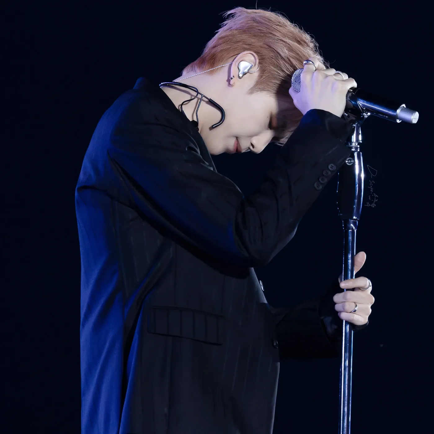 Behind-the-scenes cut of Kang Daniel