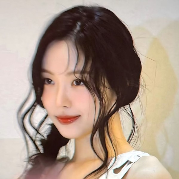 Shining profile picture of Son Naeun on today's Choeaedol