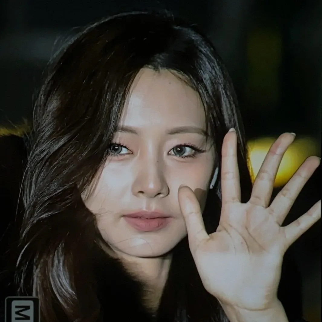 Foto aktivitas terbaru Tzuyu (TWICE)