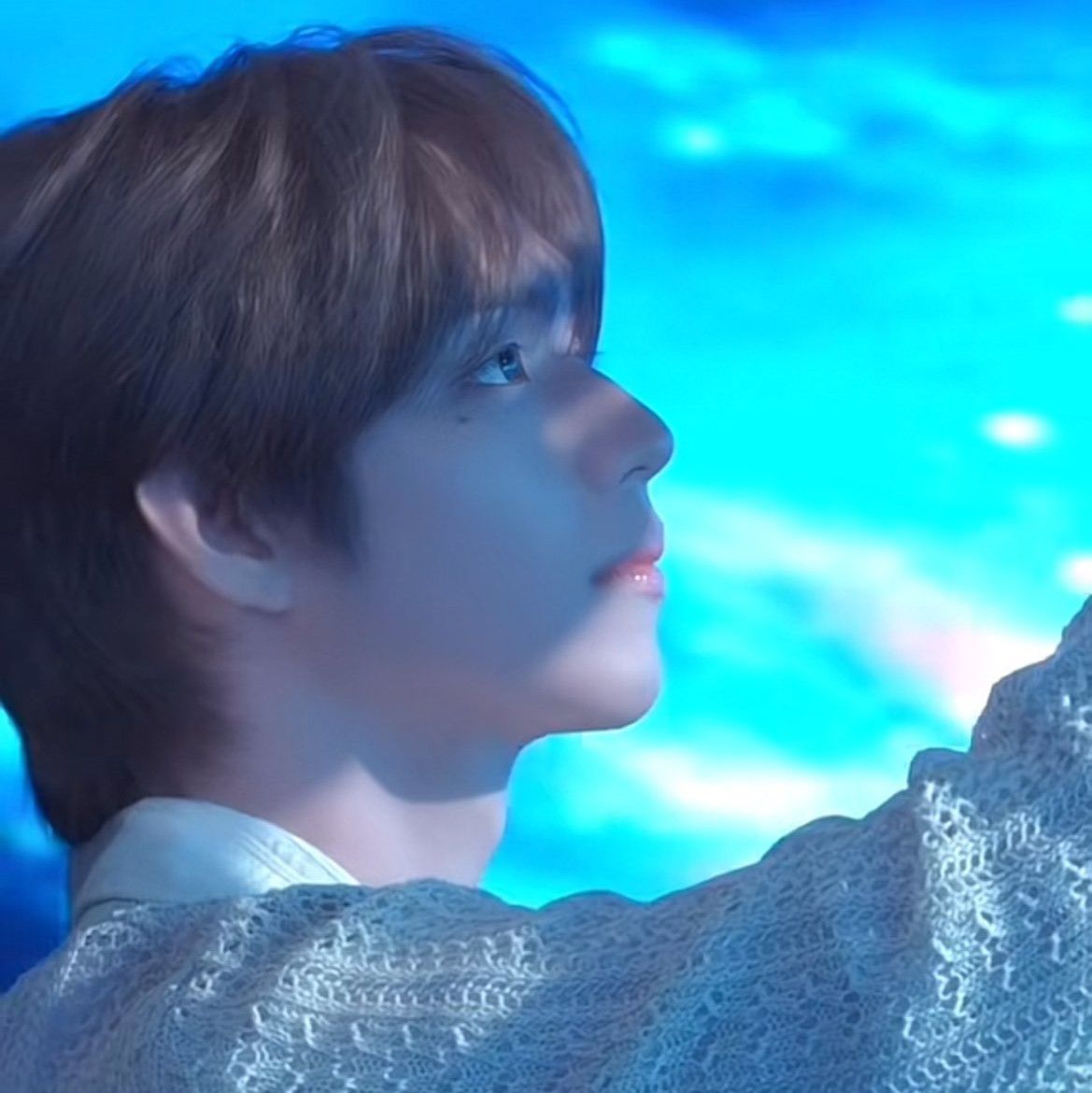 A moment captured by JL (AHOF)'s fan