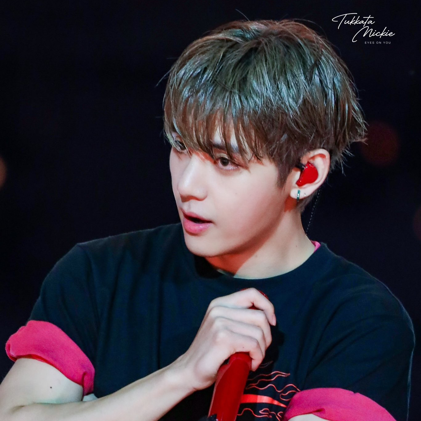 뷔 (방탄소년단)의 최신 사진