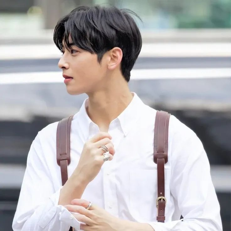 Recent activity shot of Eunwoo (ASTRO)