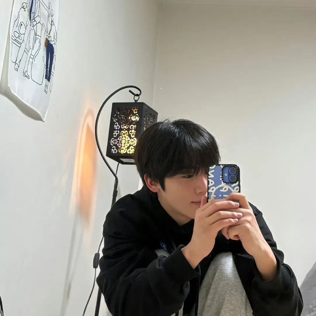 Recent activity shot of Kim Yohan (WEi)