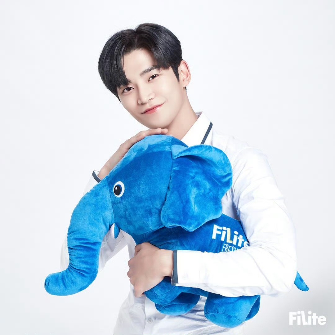 로운의 비하인드 컷